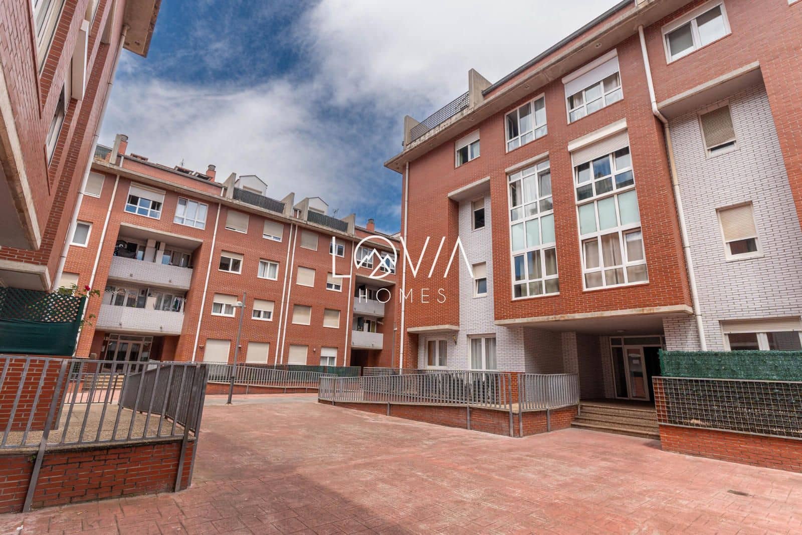 Flat for sale in El Astillero with garage - € 139,000 (Ref: 9858628)