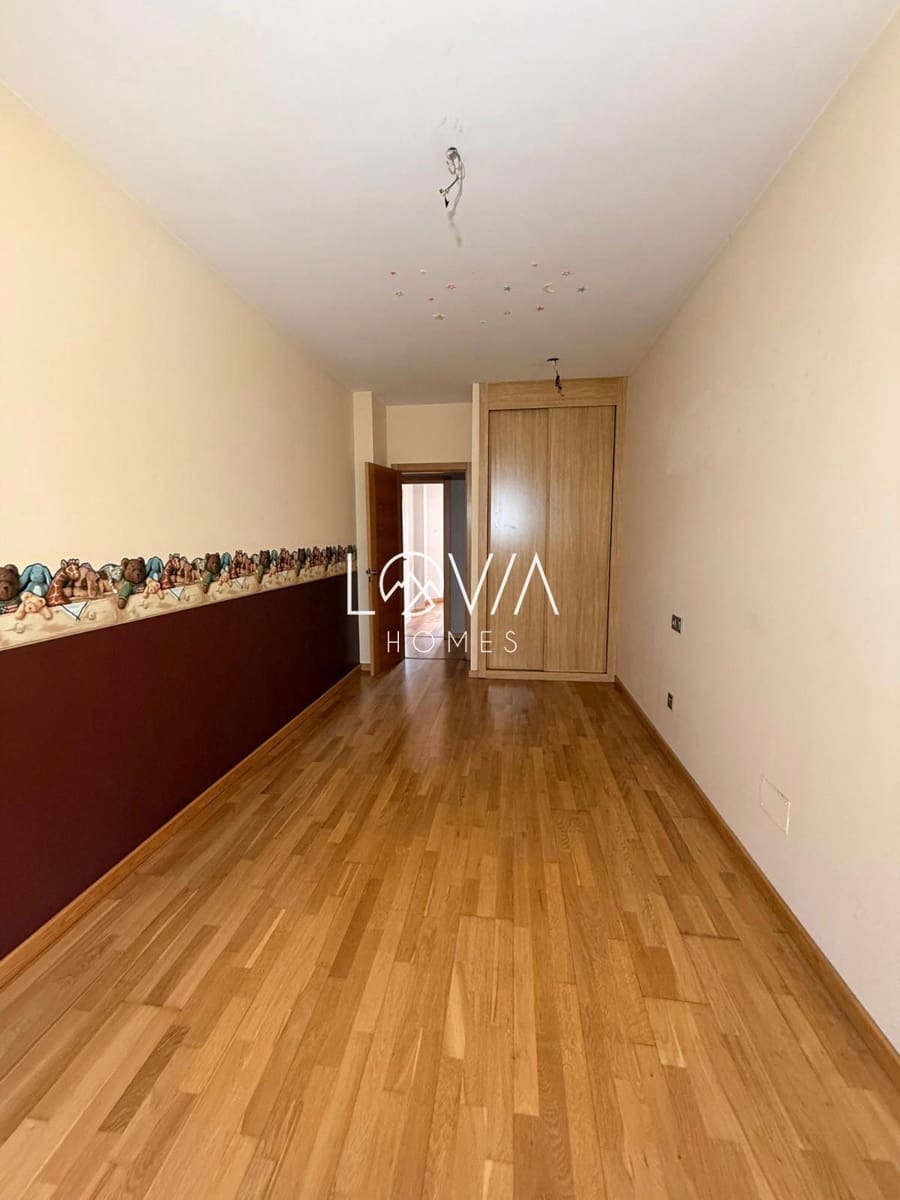 3 bedroom Flat for sale in Gijon with garage - € 210,000 (Ref: 9877110)
