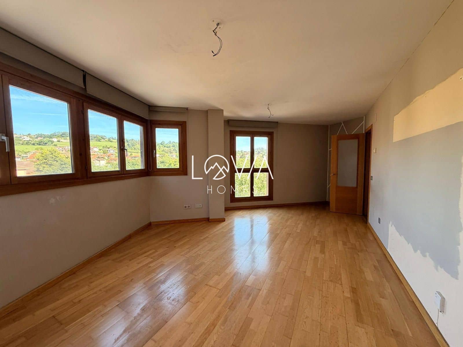 3 bedroom Flat for sale in Gijon with garage - € 210,000 (Ref: 9877110)