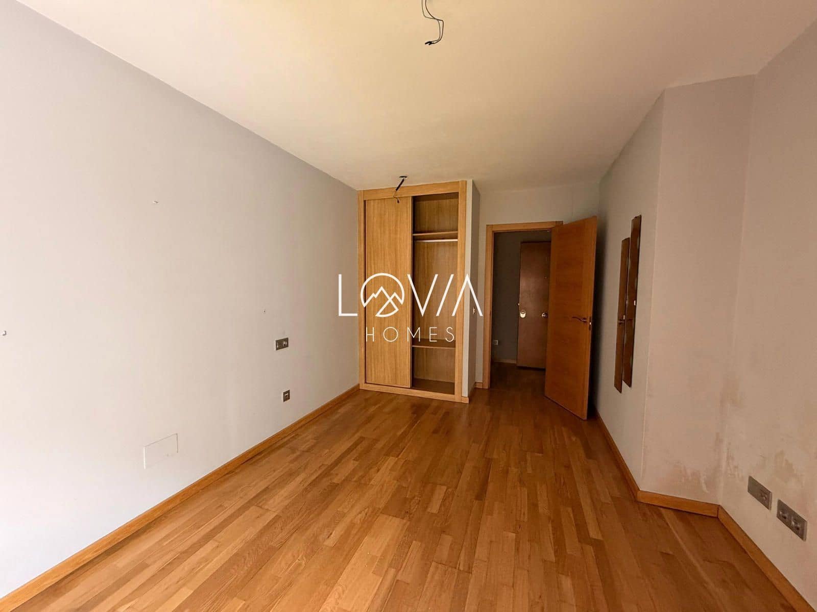 3 bedroom Flat for sale in Gijon with garage - € 210,000 (Ref: 9877110)