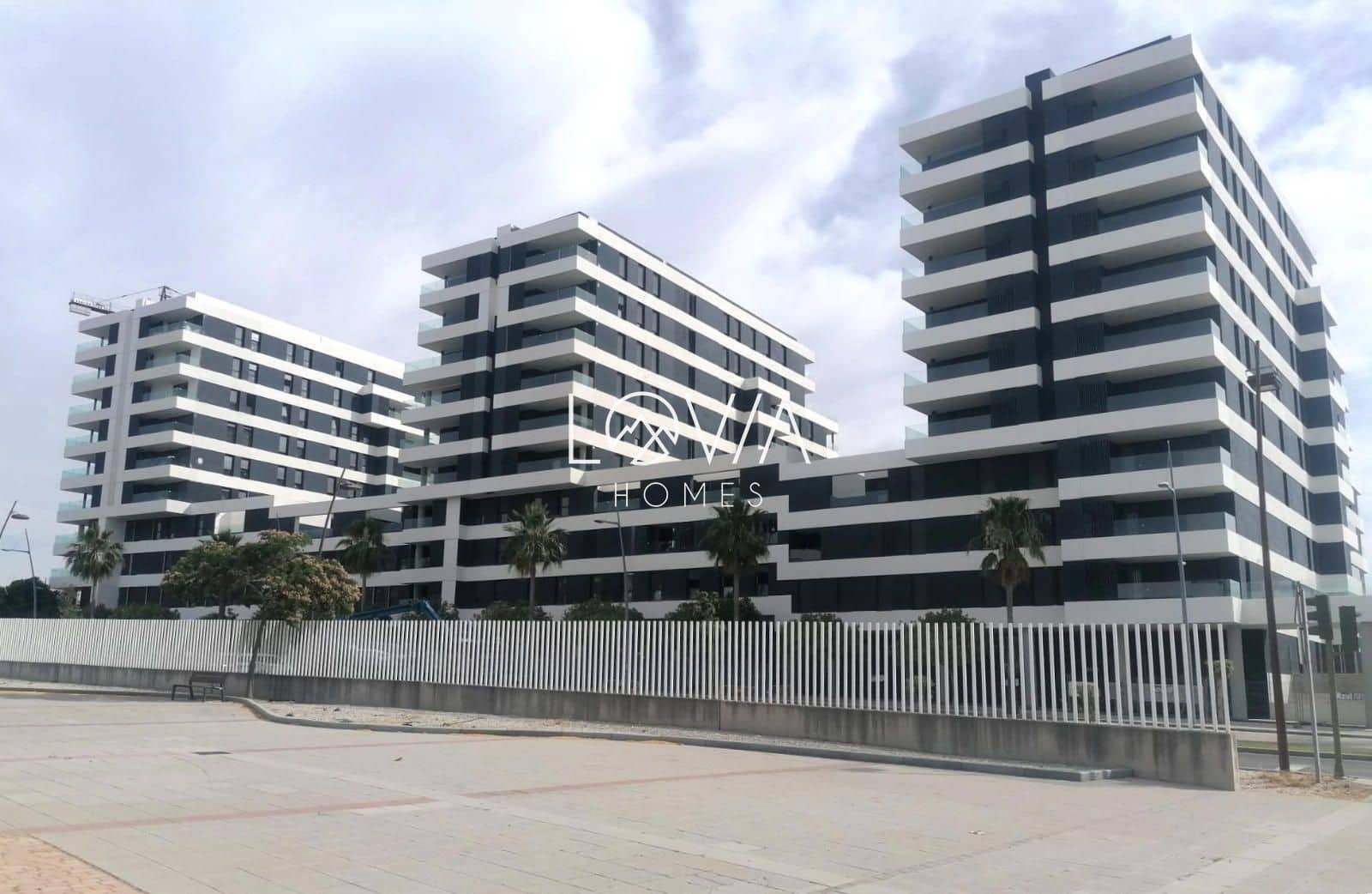 3 bedroom Flat for sale in Dos Hermanas with pool garage - € 380,000 (Ref: 9884203)
