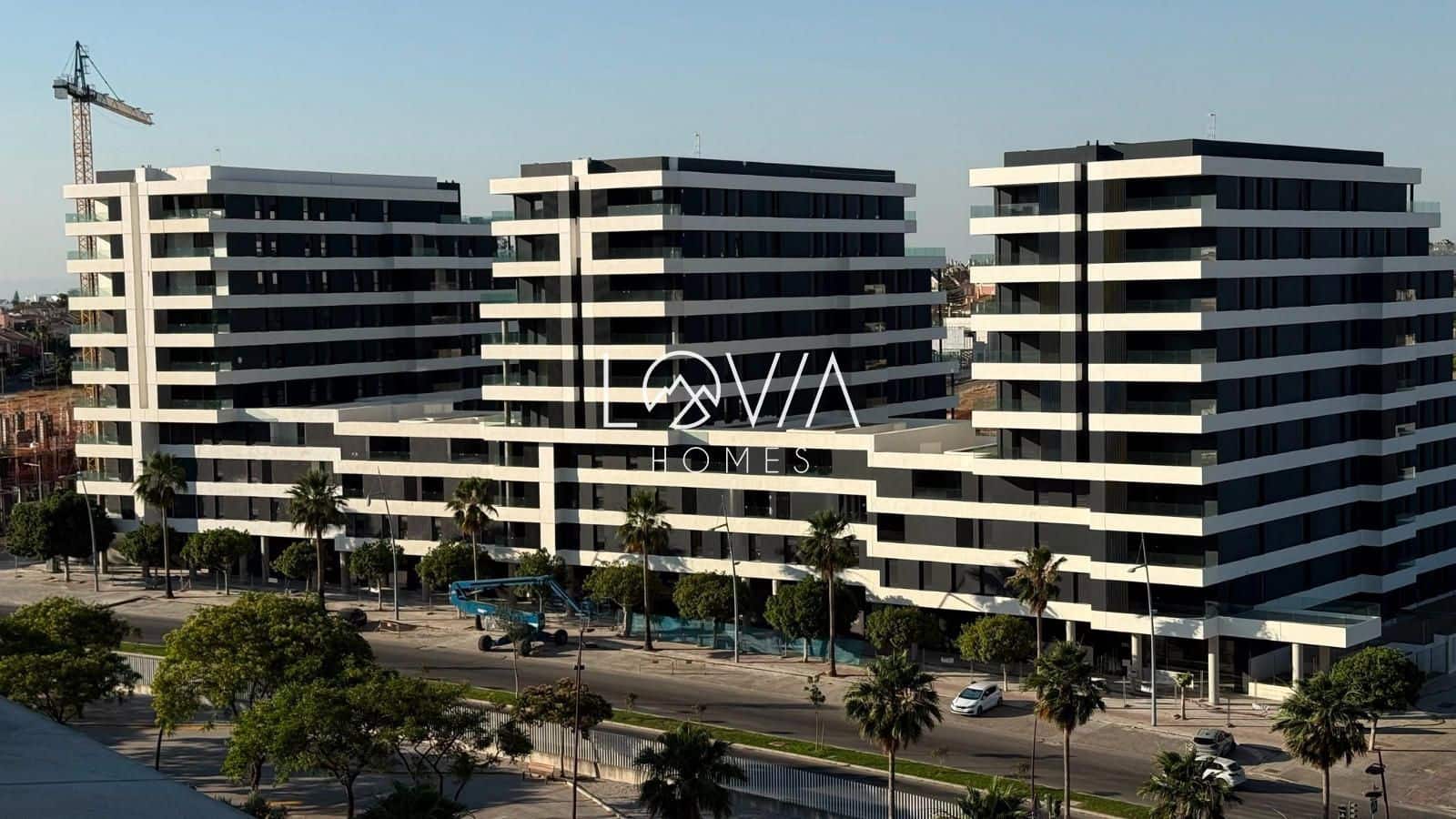 3 bedroom Flat for sale in Dos Hermanas with pool garage - € 380,000 (Ref: 9884203)