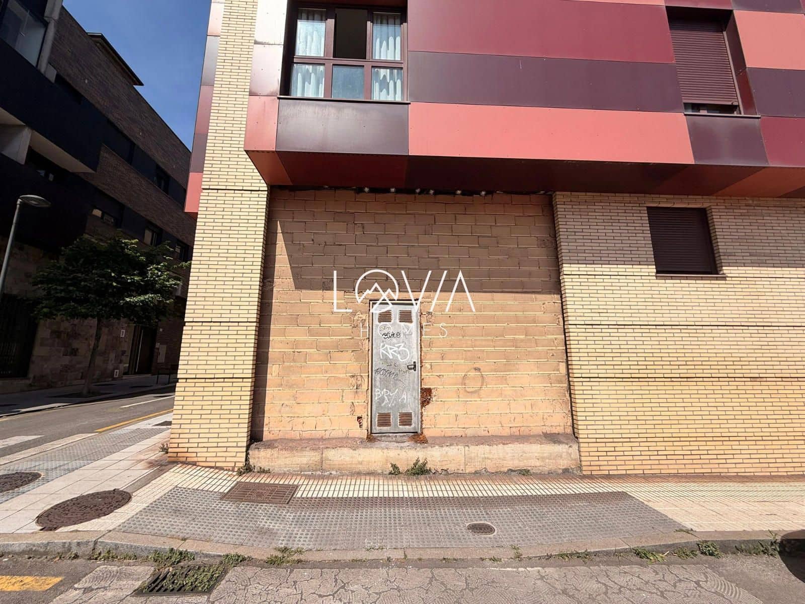 Comercial para venda em Gijon - 31 000 € (Ref: 9900022)