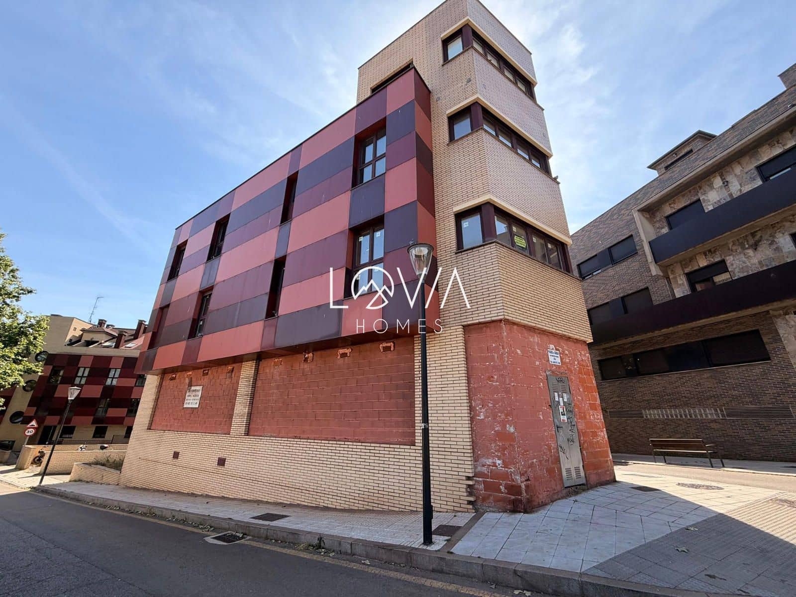Comercial para venda em Gijon - 44 000 € (Ref: 9900023)