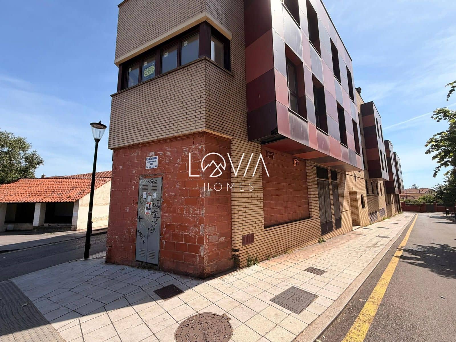 Comercial para venda em Gijon - 44 000 € (Ref: 9900023)