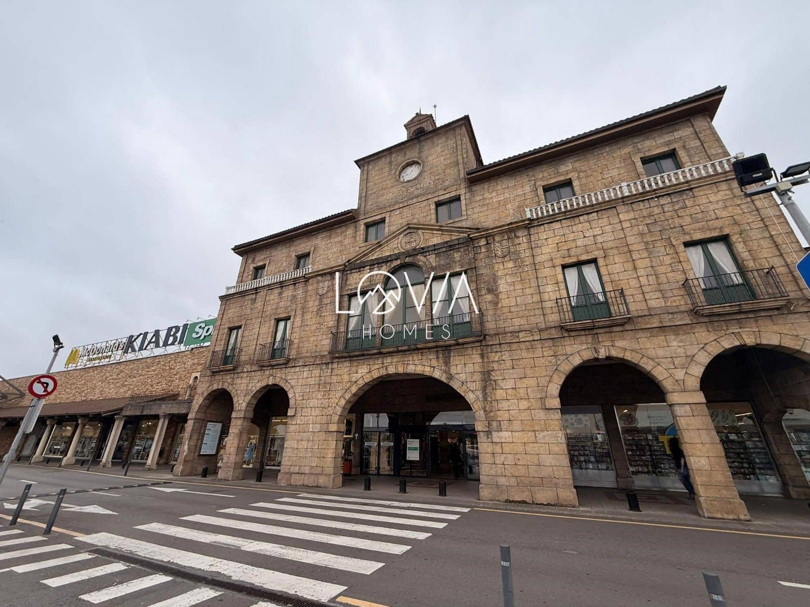 Commercial for sale in Corvera de Asturias - € 250,000 (Ref: 9904698)