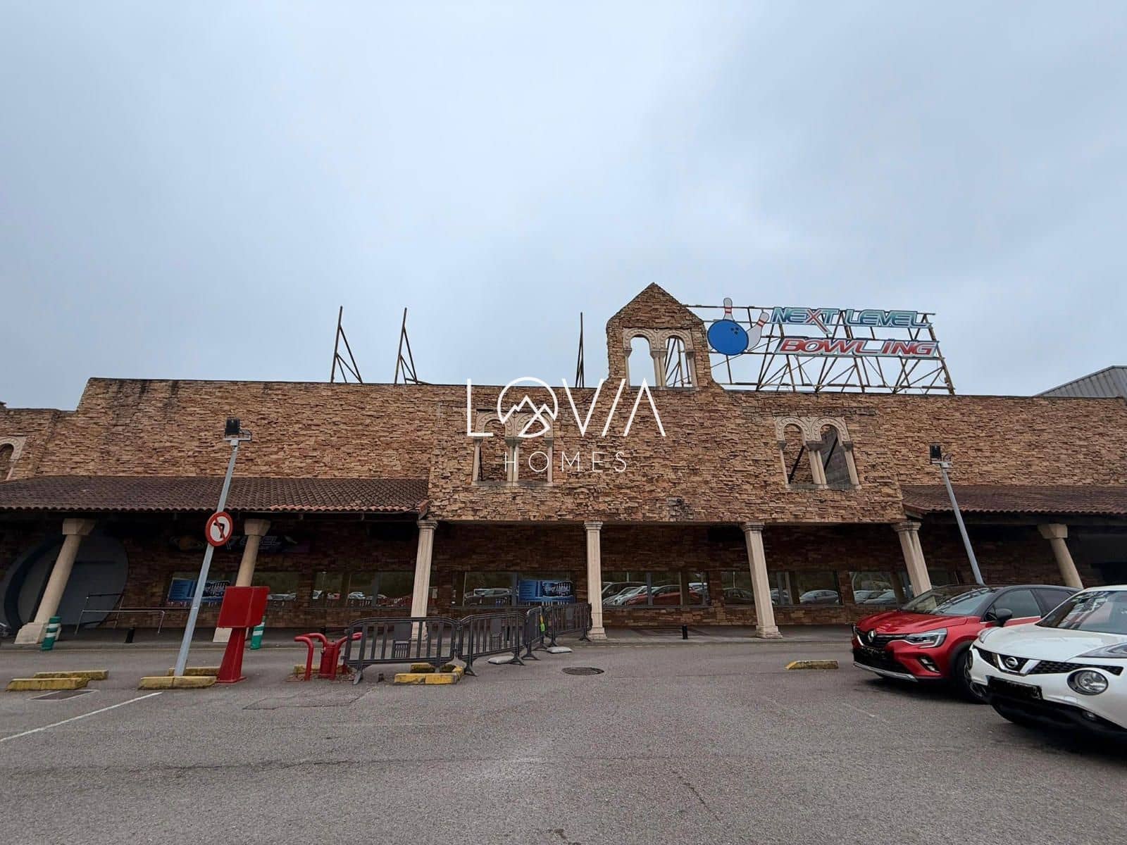 Commercial for sale in Corvera de Asturias - € 250,000 (Ref: 9904698)