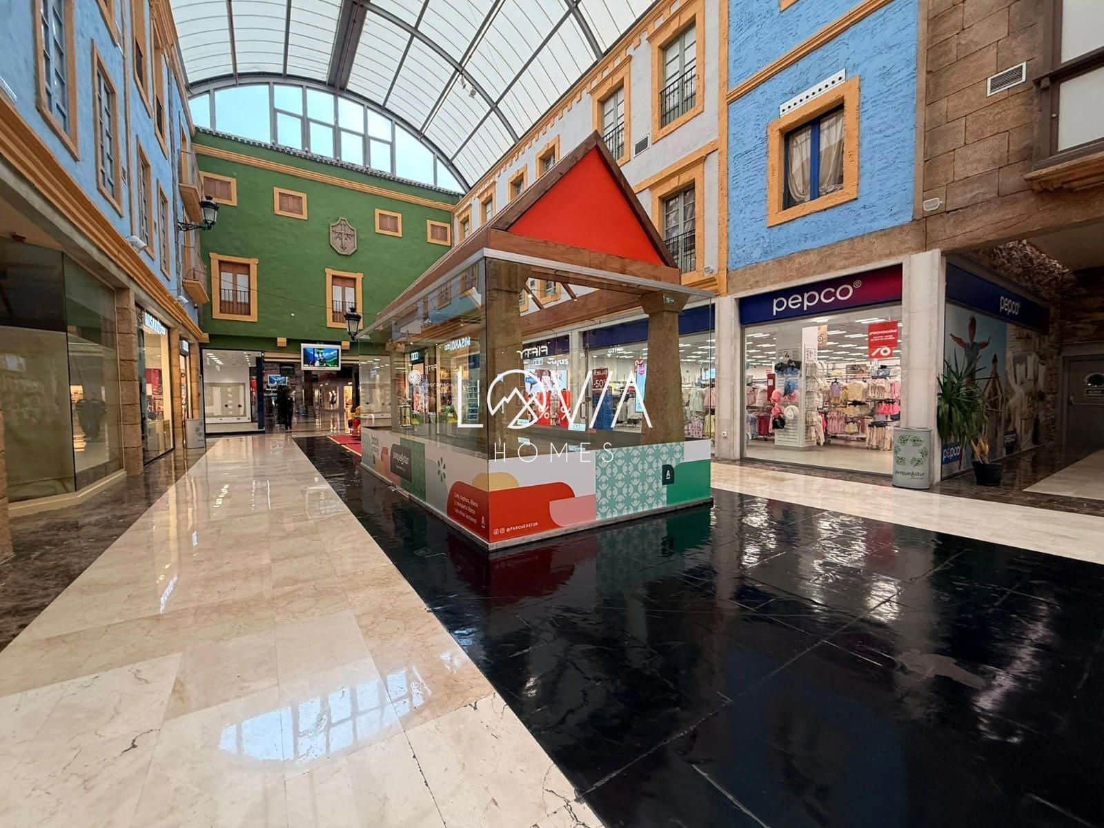 Commercial for sale in Corvera de Asturias - € 250,000 (Ref: 9904698)