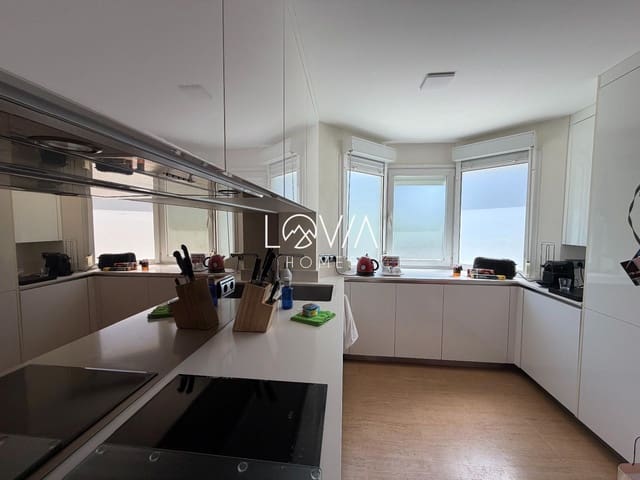 3 quarto Apartamento para venda em Puerto Banus, Marbella com piscina garagem - 1 690 000 € (Ref: 9914573)