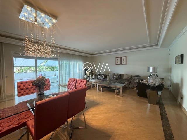 3 quarto Apartamento para venda em Puerto Banus, Marbella com piscina garagem - 1 690 000 € (Ref: 9914573)
