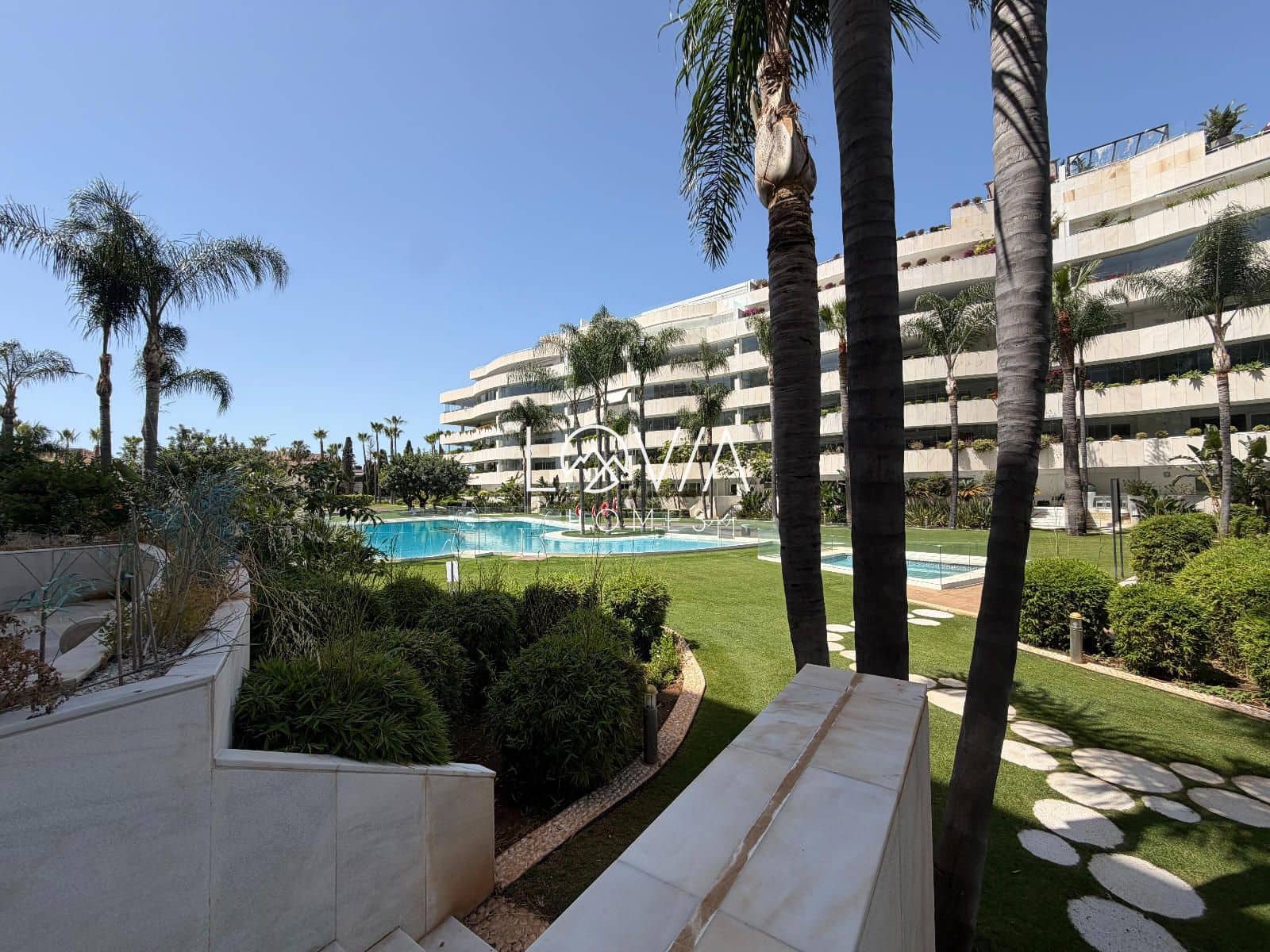3 sypialnia Mieszkanie na sprzedaż w Marbella z basenem garażem - 1 690 000 € (Ref: 9914573)
