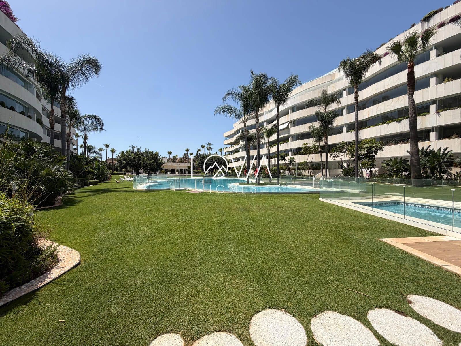 3 sypialnia Mieszkanie na sprzedaż w Marbella z basenem garażem - 1 690 000 € (Ref: 9914573)