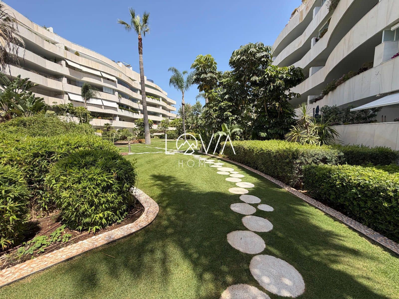 3 sypialnia Mieszkanie na sprzedaż w Marbella z basenem garażem - 1 690 000 € (Ref: 9914573)