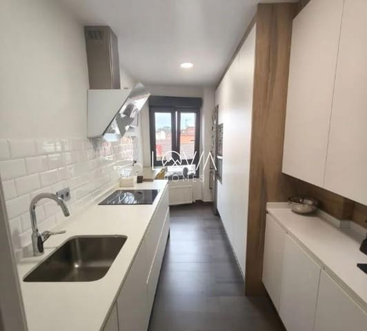 Piso de 2 habitaciones en Gijón en venta - 240.000 € (Ref: 9914934)