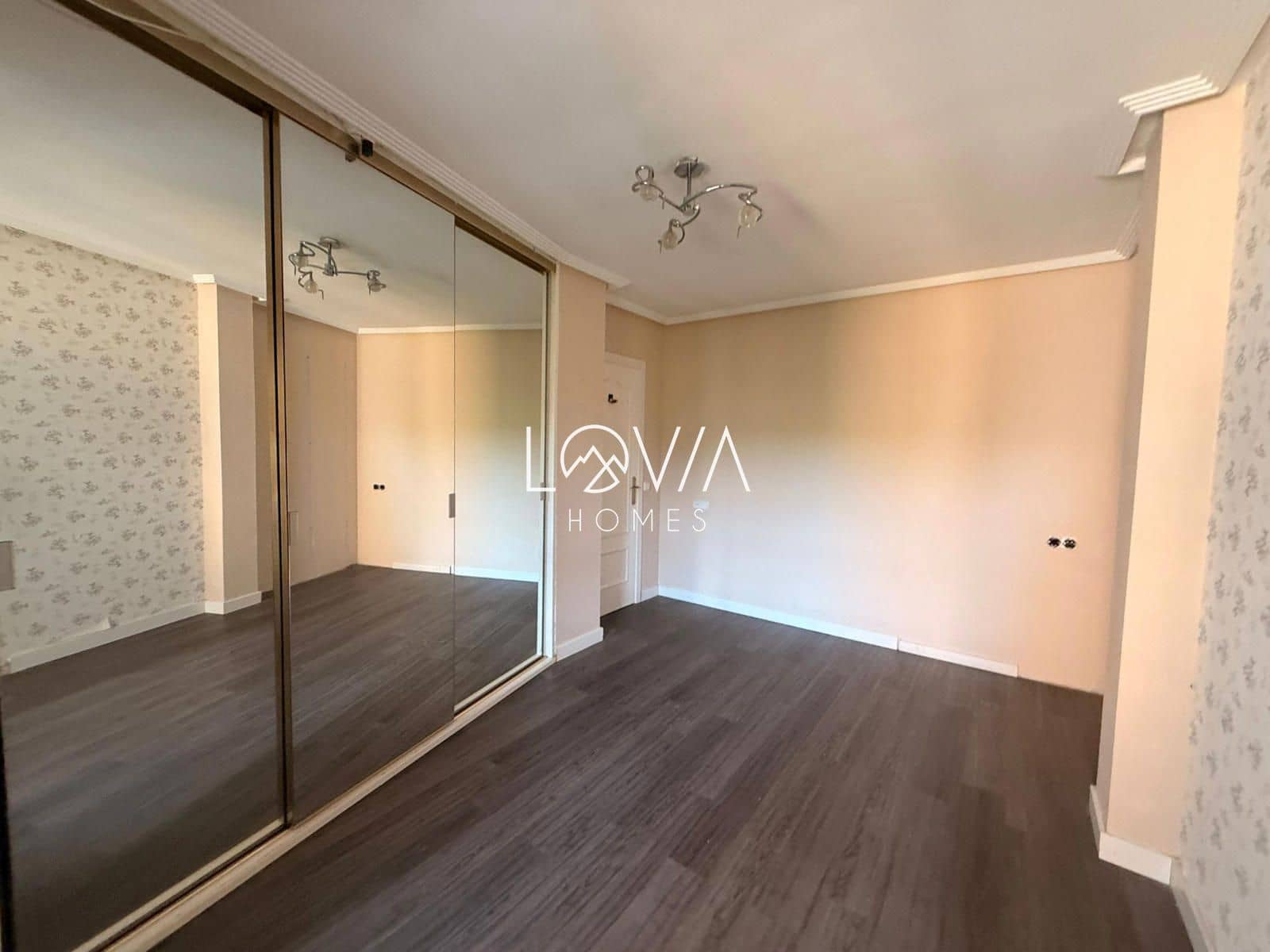 2 bedroom Flat for sale in Carreno with garage - € 190,000 (Ref: 9949119)