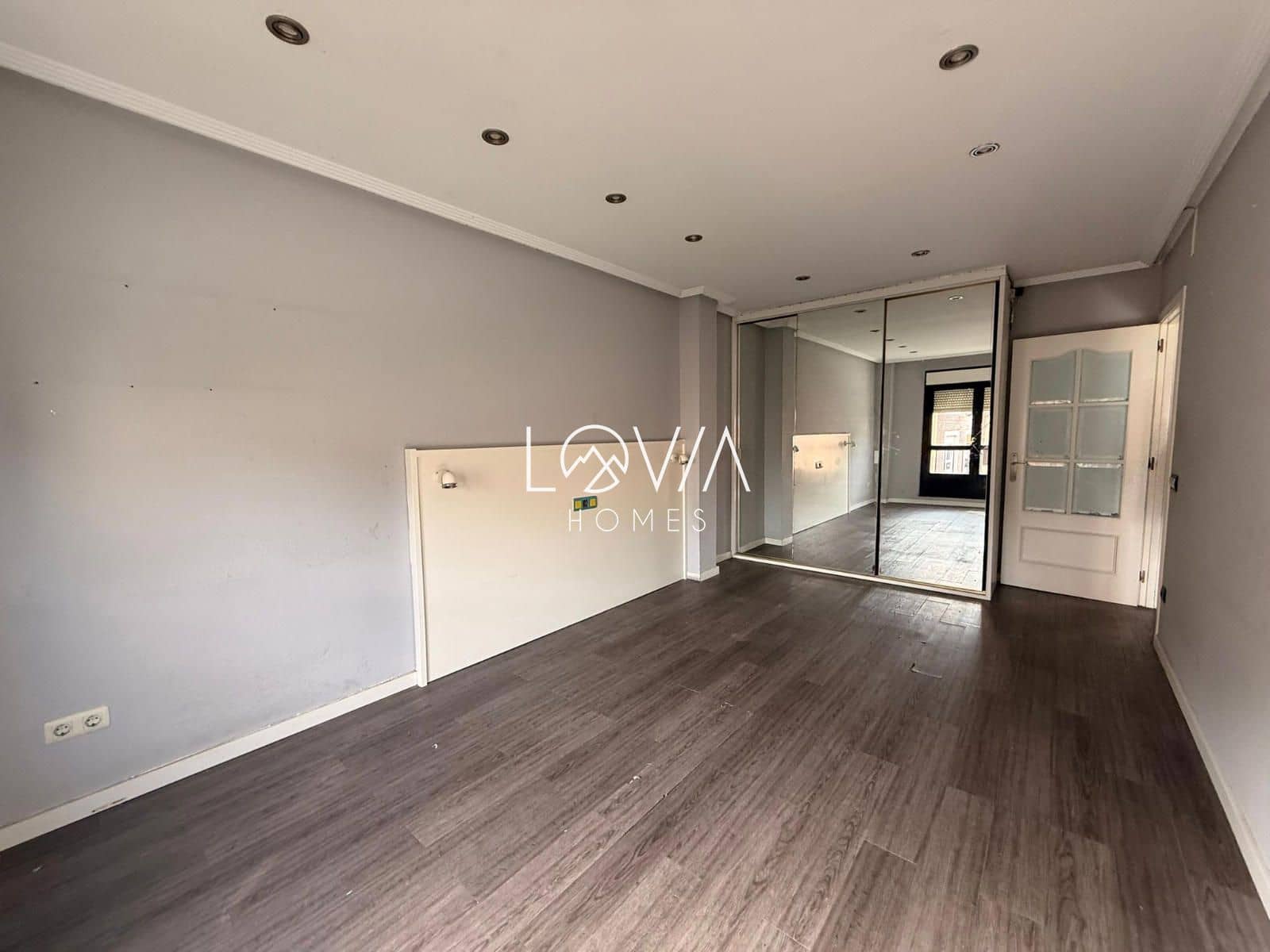 2 bedroom Flat for sale in Carreno with garage - € 190,000 (Ref: 9949119)