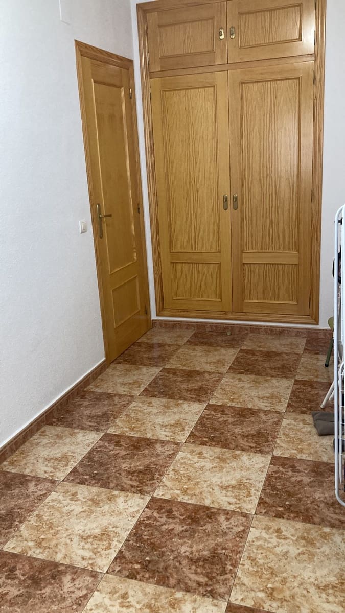 3 soverom Leilighet til salgs i Ayora med garasje - € 105 000 (Ref: 8970884)