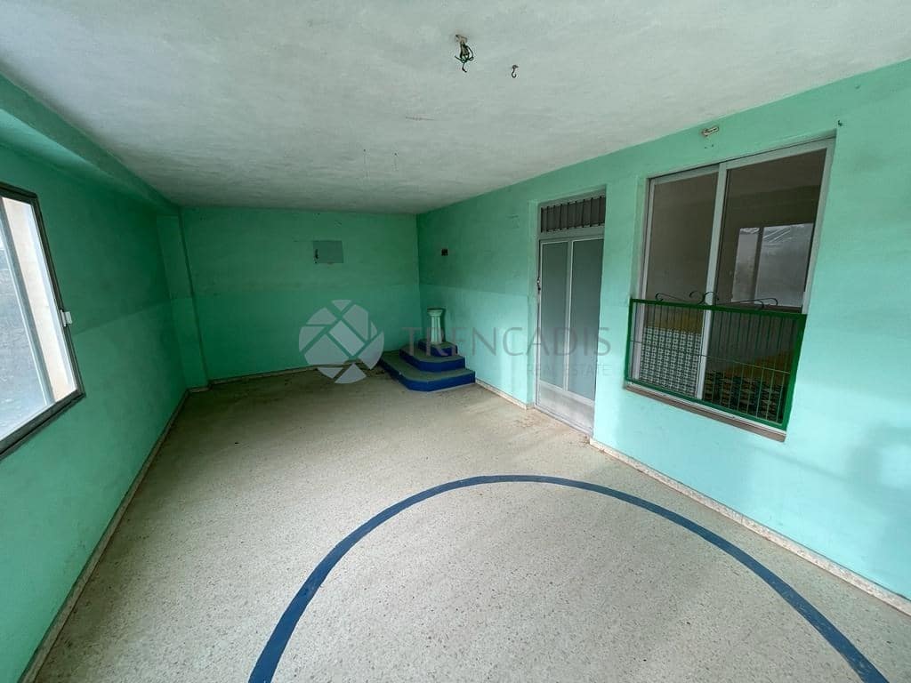 4 bedroom Commercial for sale in Alcoy / Alcoi - € 49,000 (Ref: 7996852)