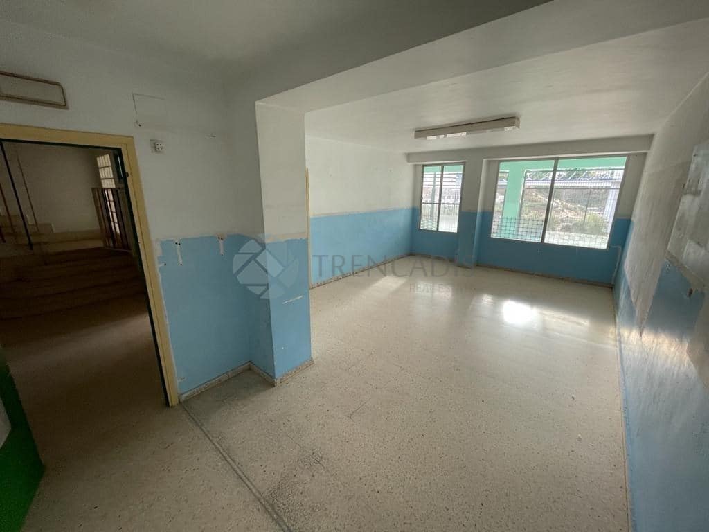 4 bedroom Commercial for sale in Alcoy / Alcoi - € 49,000 (Ref: 7996852)