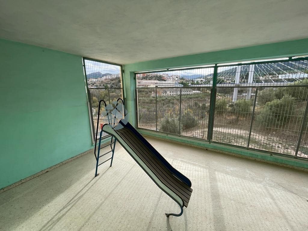 4 bedroom Commercial for sale in Alcoy / Alcoi - € 49,000 (Ref: 7996852)