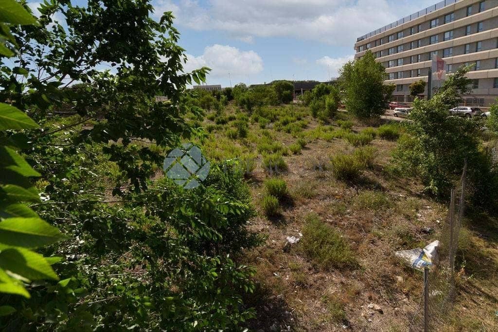 Teren niezagospodarowany na sprzedaż w Miasto Madryt - 1 100 000 € (Ref: 9021237)