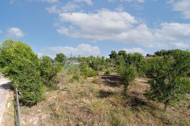 Teren niezagospodarowany na sprzedaż w Miasto Madryt - 1 100 000 € (Ref: 9021237)