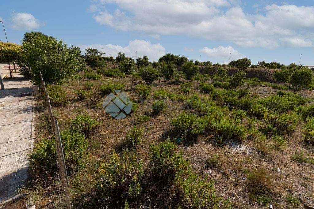 Teren niezagospodarowany na sprzedaż w Miasto Madryt - 1 100 000 € (Ref: 9021237)