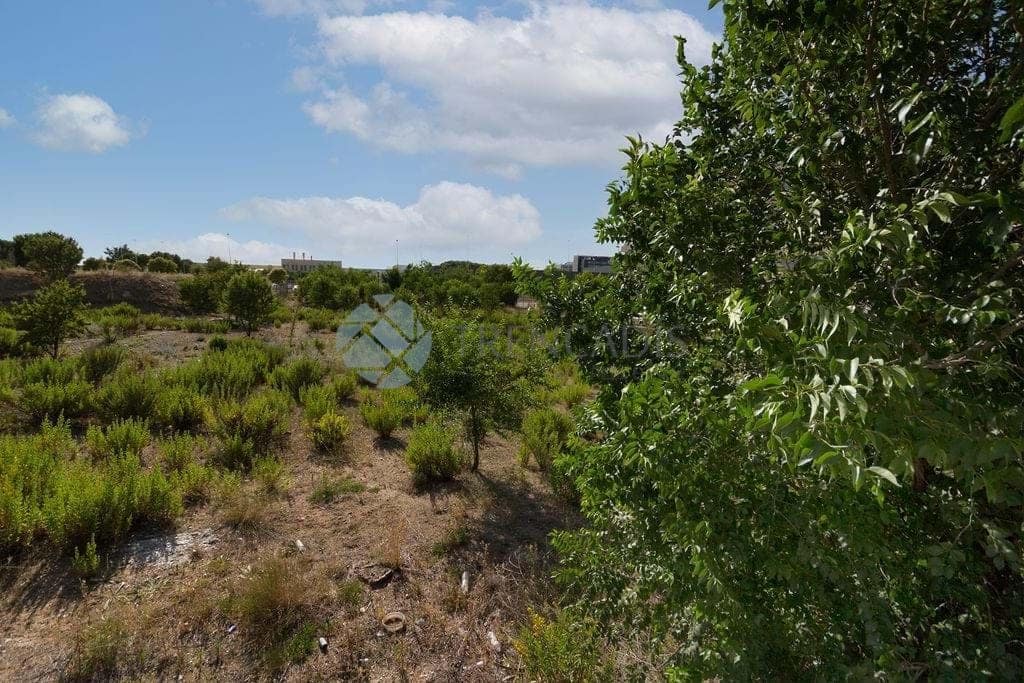 Teren niezagospodarowany na sprzedaż w Miasto Madryt - 1 100 000 € (Ref: 9021237)