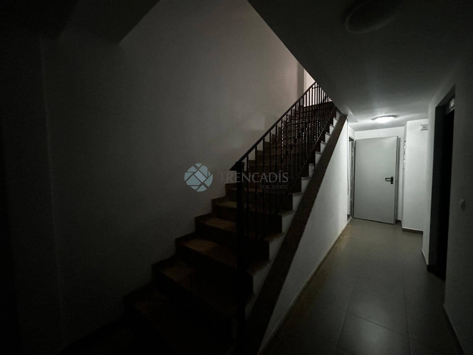 Commercial for sale in La Vall d'Uixo - € 275,000 (Ref: 9021246)