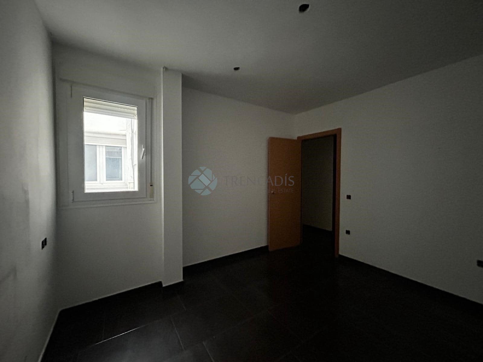 Commercial for sale in La Vall d'Uixo - € 275,000 (Ref: 9021246)