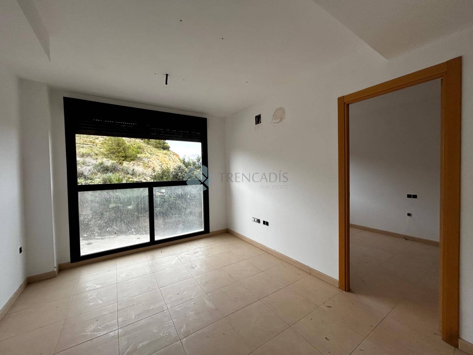 Commercial for sale in La Vall d'Uixo - € 275,000 (Ref: 9021246)