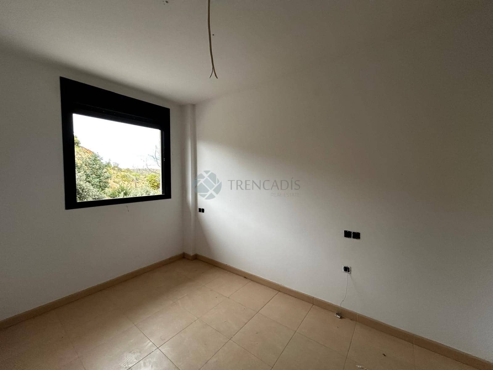 Commercial for sale in La Vall d'Uixo - € 275,000 (Ref: 9021246)