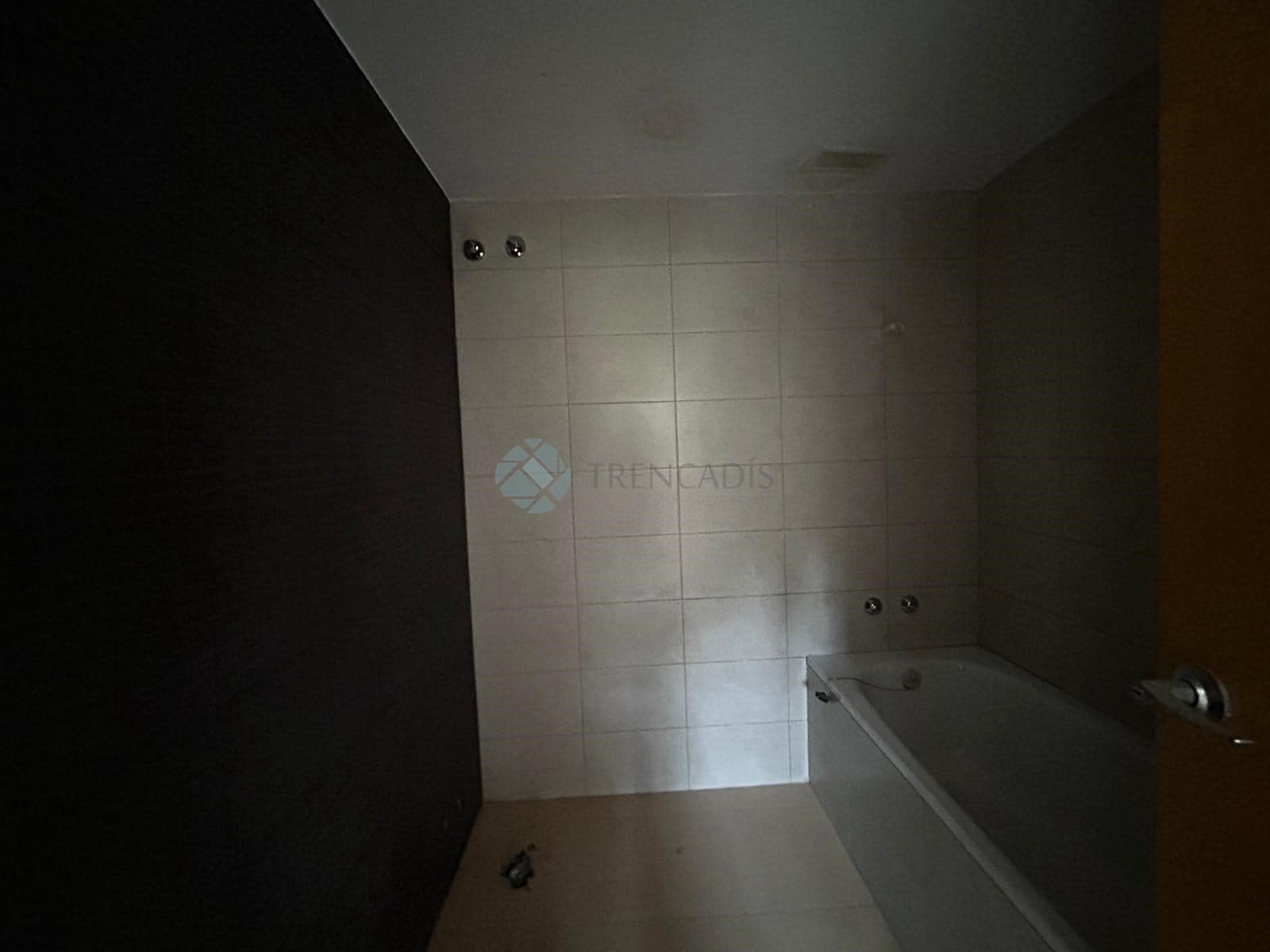 Commercial for sale in La Vall d'Uixo - € 275,000 (Ref: 9021246)