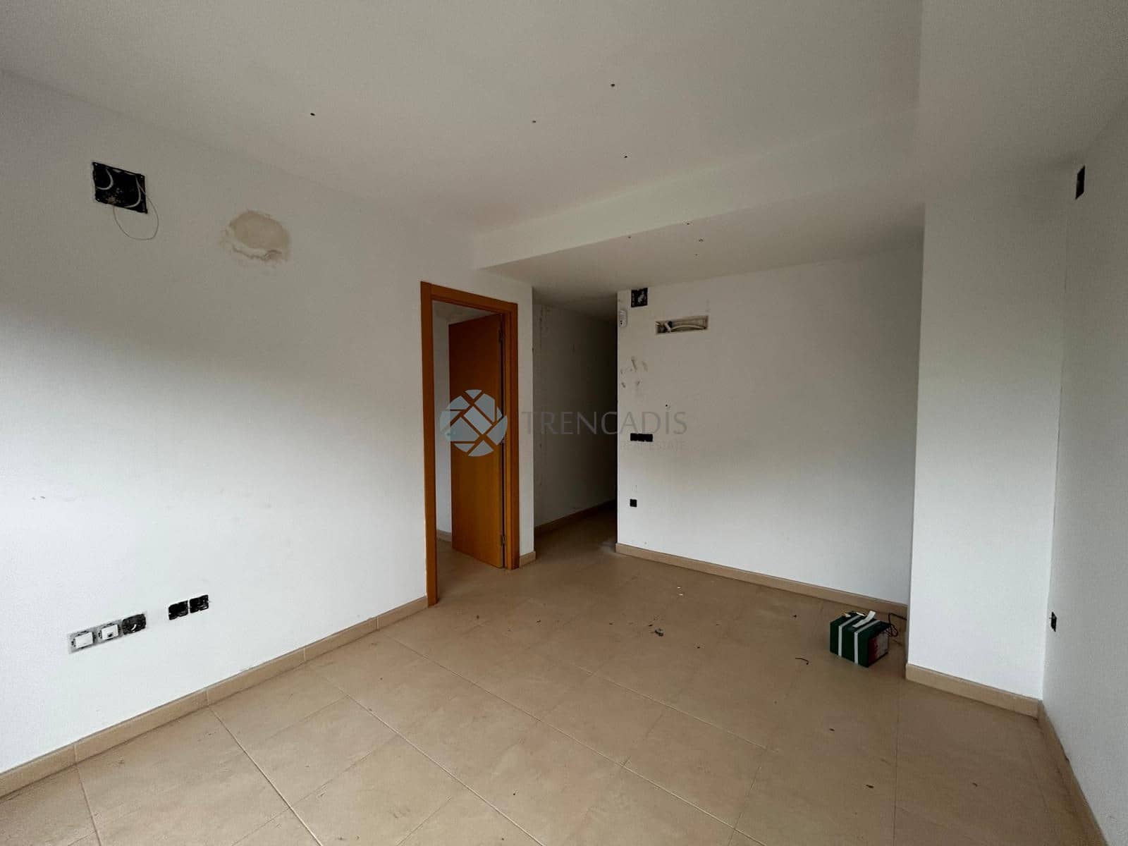 Commercial for sale in La Vall d'Uixo - € 275,000 (Ref: 9021246)