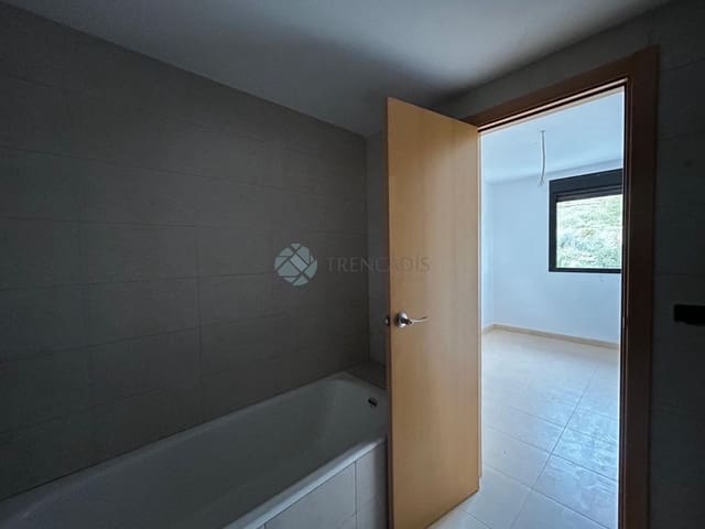 Commercial for sale in La Vall d'Uixó - € 275,000 (Ref: 9021246)