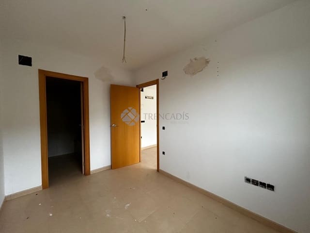 Commercial for sale in La Vall d'Uixó - € 275,000 (Ref: 9021246)