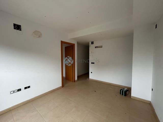 Commercial for sale in La Vall d'Uixó - € 275,000 (Ref: 9021246)