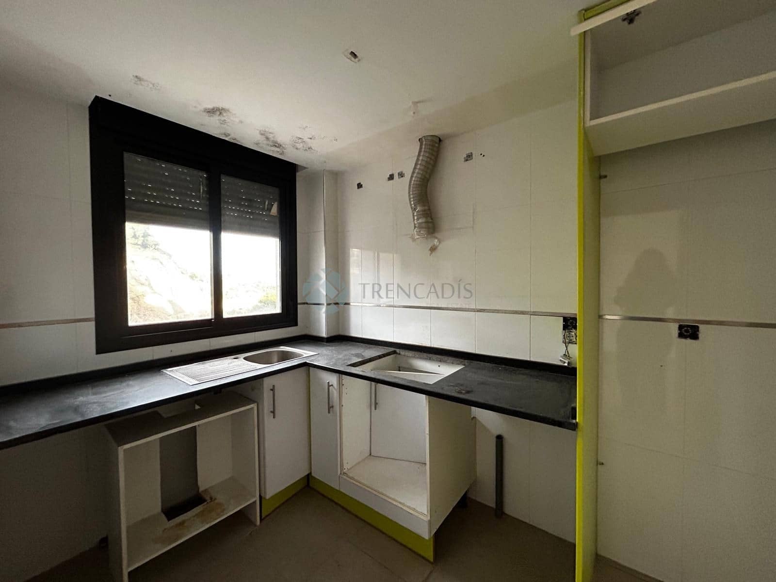 Commercial for sale in La Vall d'Uixo - € 275,000 (Ref: 9021246)