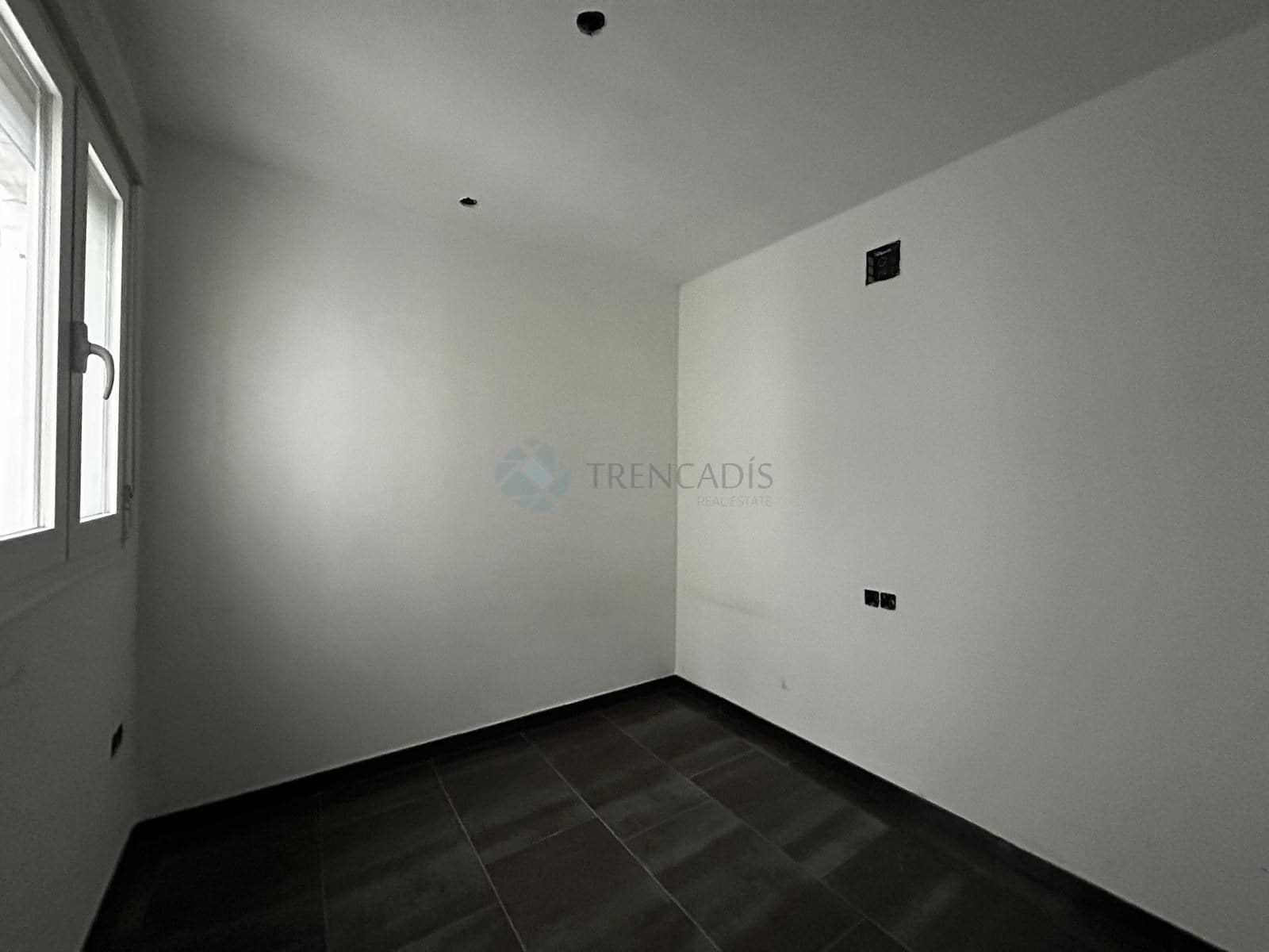 Commercial for sale in La Vall d'Uixo - € 275,000 (Ref: 9021246)