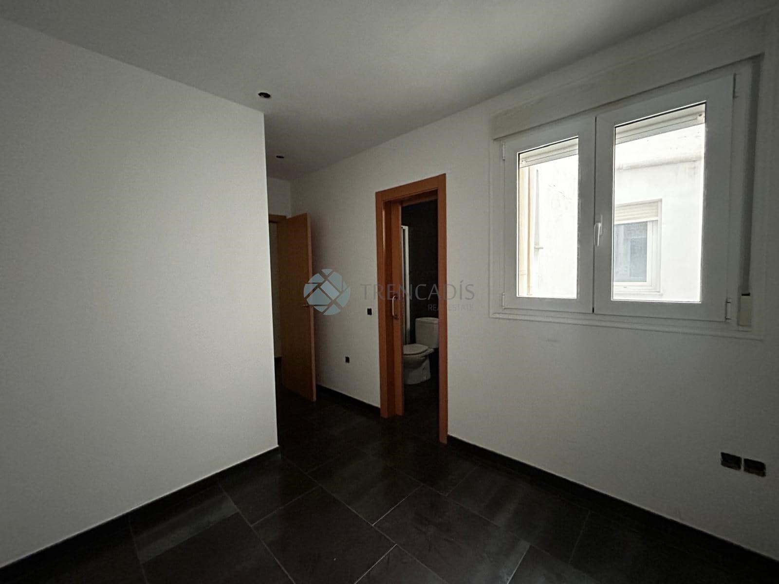 Commercial for sale in La Vall d'Uixo - € 275,000 (Ref: 9021246)