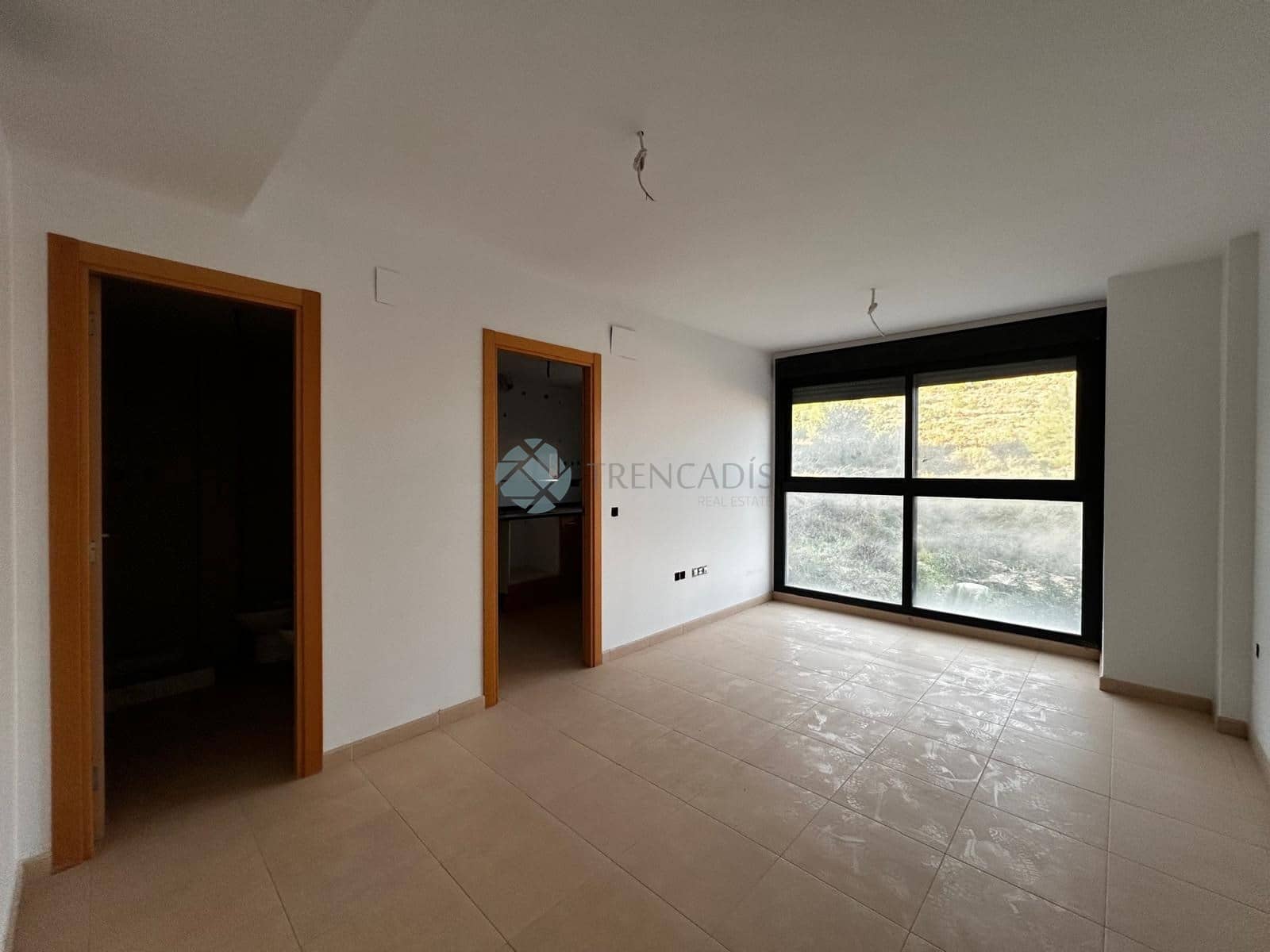 Commercial for sale in La Vall d'Uixo - € 275,000 (Ref: 9021246)