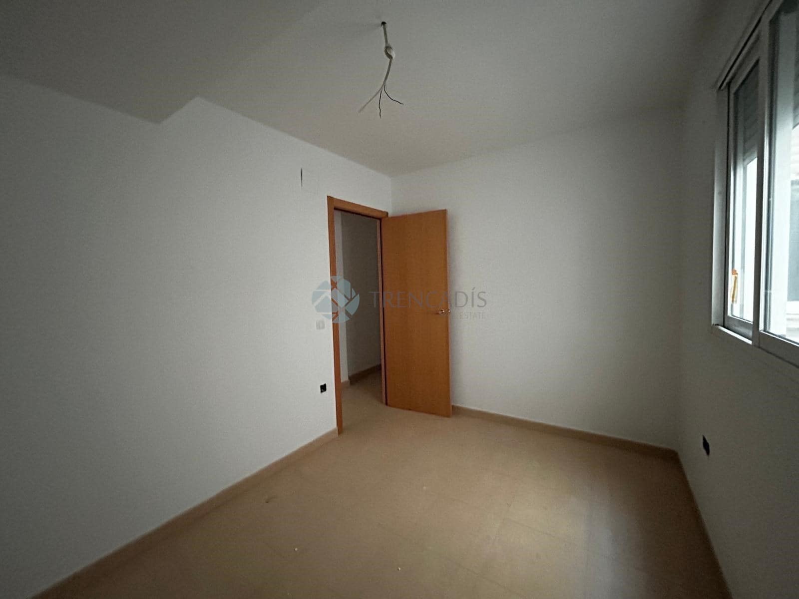 Commercial for sale in La Vall d'Uixo - € 275,000 (Ref: 9021246)