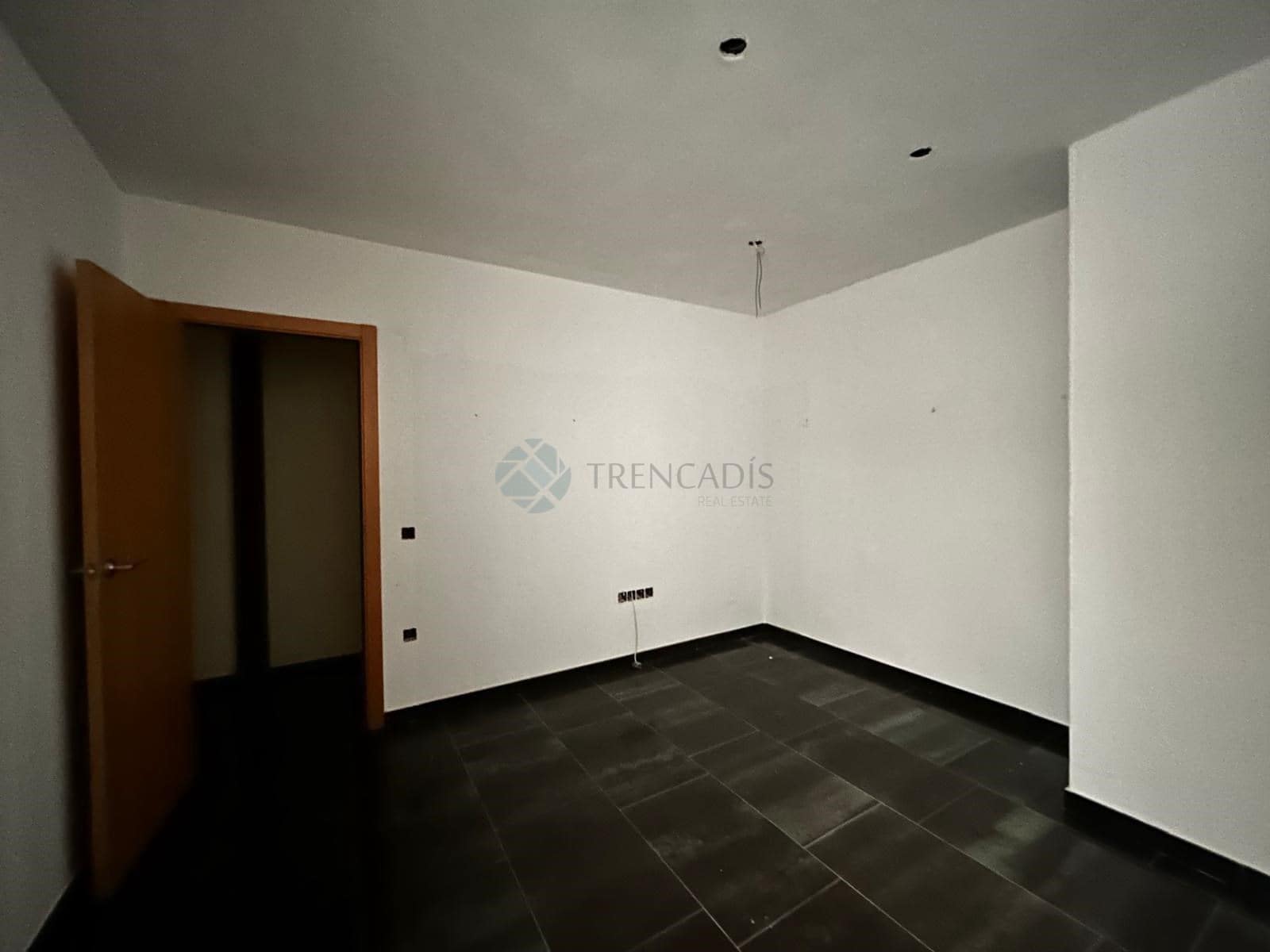 Commercial for sale in La Vall d'Uixo - € 275,000 (Ref: 9021246)