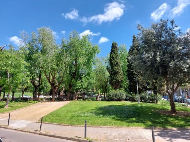 4 bedroom Apartment for sale in Terrassa - € 245,000 (Ref: 9022585)