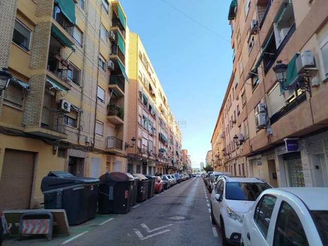 3 Zimmer Apartment zu verkaufen in València Stadt - 120.000 € (Ref: 9219323)