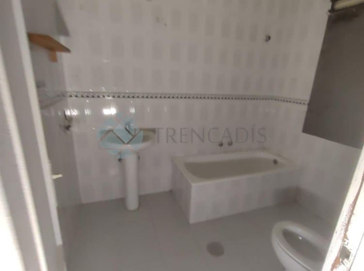 3 quarto Moradia em Banda para venda em Recas - 143 000 € (Ref: 9296157)