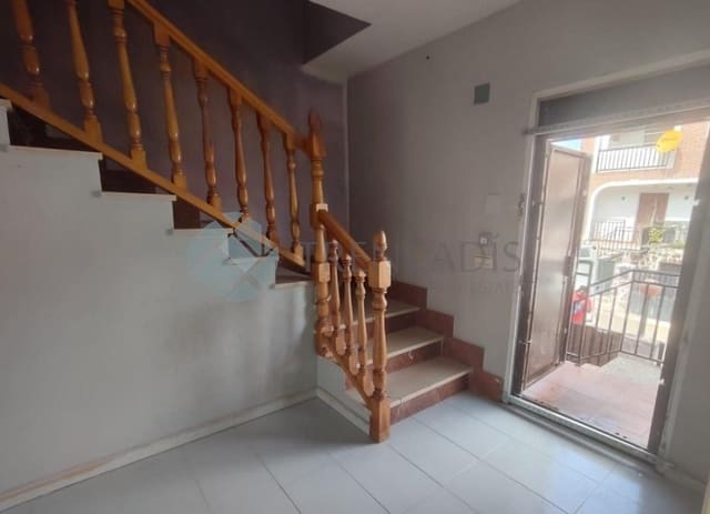 3 slaapkamer Rijtjeshuis te koop in Recas - € 143.000 (Ref: 9296157)