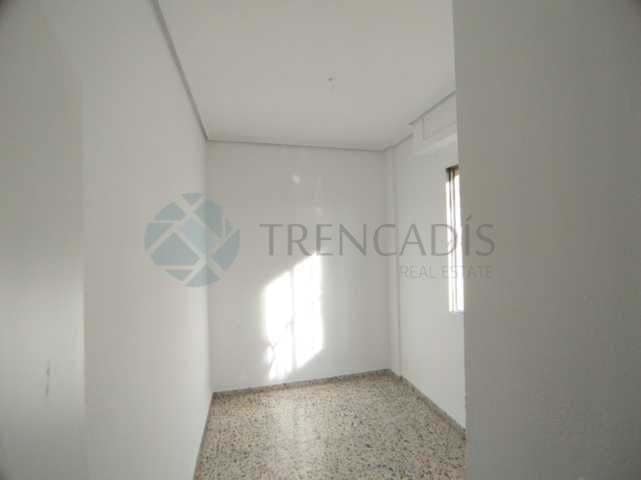 3 bedroom Villa for sale in Vilamarxant / Villamarchante - € 190,000 (Ref: 9388565)