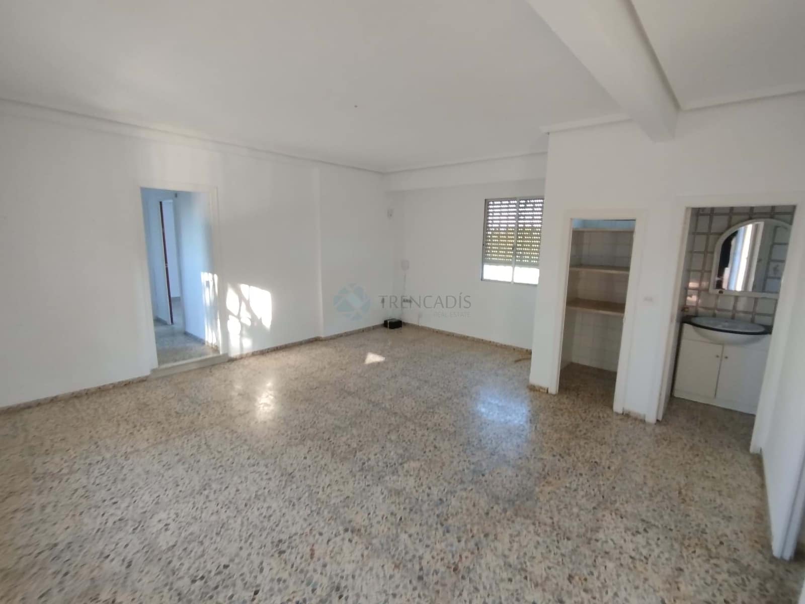 3 bedroom Villa for sale in Vilamarxant / Villamarchante - € 190,000 (Ref: 9388565)