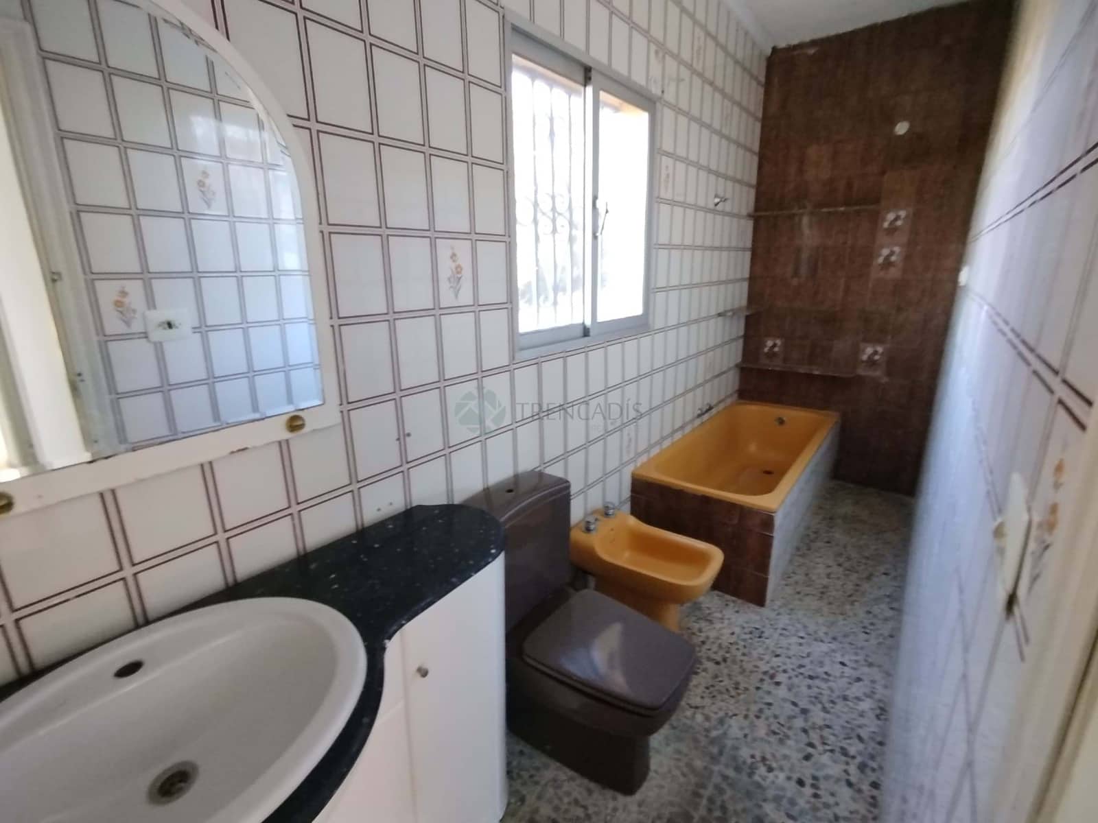 3 bedroom Villa for sale in Vilamarxant / Villamarchante - € 190,000 (Ref: 9388565)